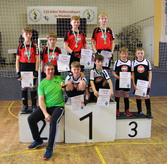 Wiednitzer U13 / U15 Mannschaften mit Trainer Hagen Stehr